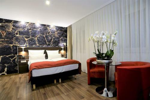 Ascot Hotel