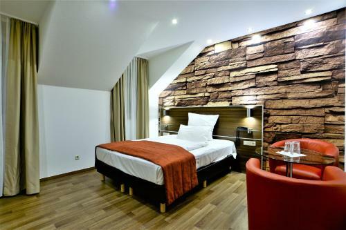 Ascot Hotel