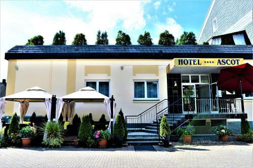 Ascot Hotel
