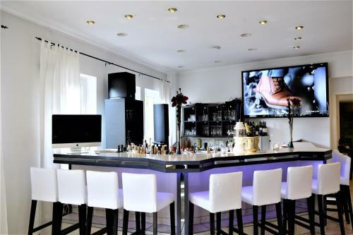 Ascot Hotel