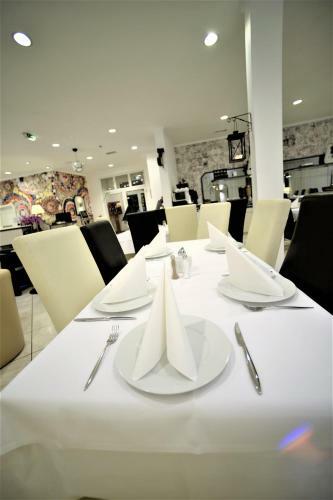 Ascot Hotel