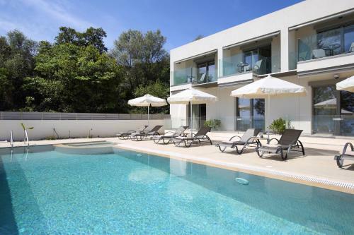 Apartamento Almyra Seafront Residence