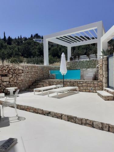 Dion Villa