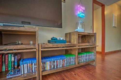 Apartamento Lush Condo With Community Pool, 1 Mi To Beach!