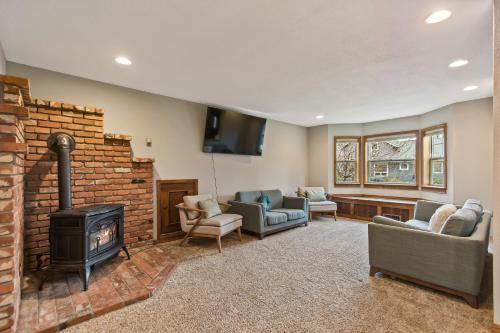 Ash Avenue Abode
