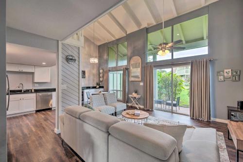 Apartamento Coastal Escape Condo With Pool, Near Beaches!