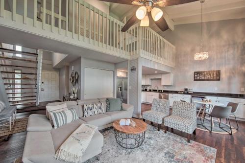 Apartamento Coastal Escape Condo With Pool, Near Beaches!