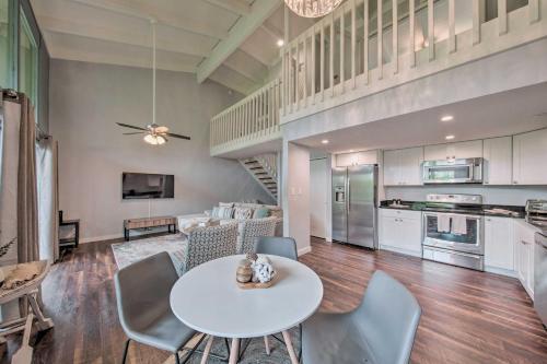 Apartamento Coastal Escape Condo With Pool, Near Beaches!
