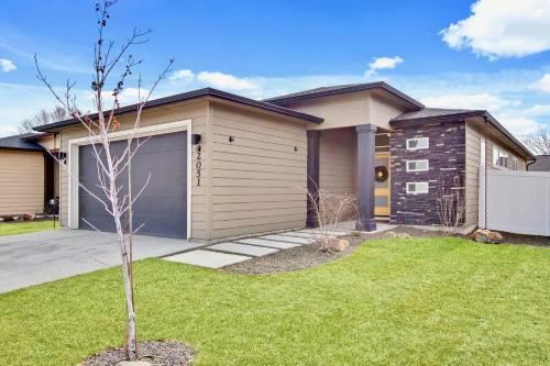 Outstanding Meridian 3 Bedroom Custom Home In Central Meridian