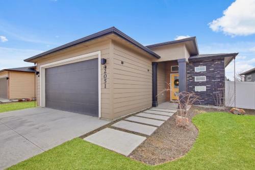 Outstanding Meridian 3 Bedroom Custom Home In Central Meridian