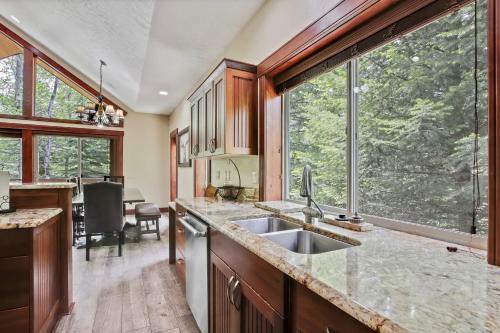 Magic Mccall Cabin And Studio For Larger Groups