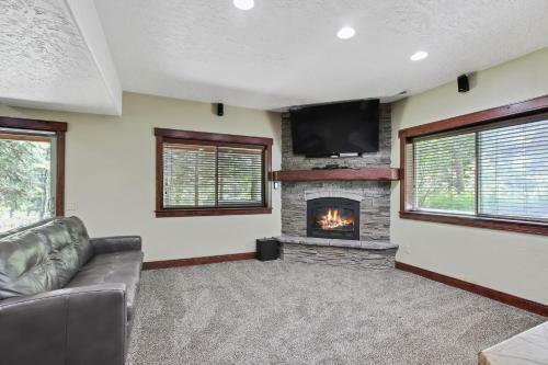 Magic Mccall Cabin And Studio For Larger Groups