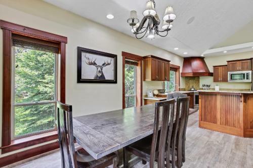 Magic Mccall Cabin And Studio For Larger Groups