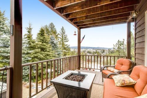 River And Mountain View Retreat