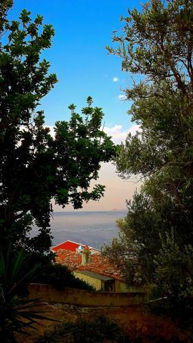 Cosy Sea View Cottage Overlooking Avlakia Beach