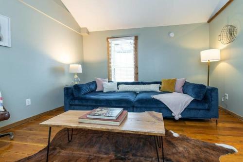 Apartamento Comfy Loft W Huge Couch And Bed In Downtown Lex