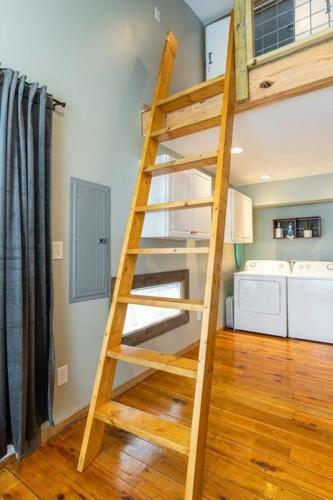Apartamento Comfy Loft W Huge Couch And Bed In Downtown Lex