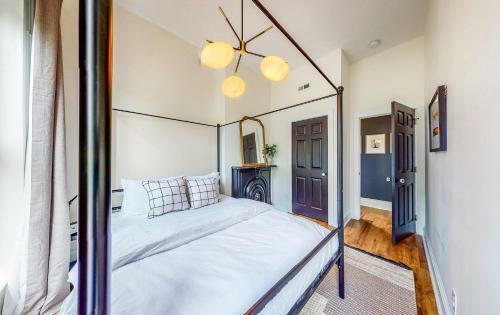 Luxurious Large Home W/ Private Yard Near Nulu