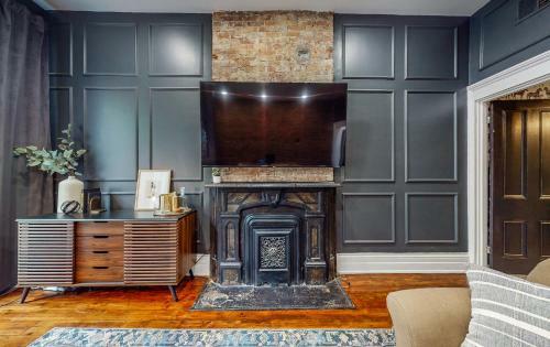 Luxurious Large Home W/ Private Yard Near Nulu