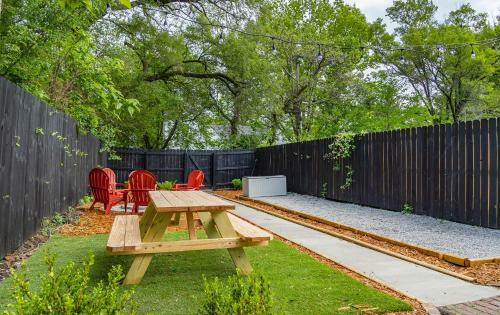 Luxurious Large Home W/ Private Yard Near Nulu