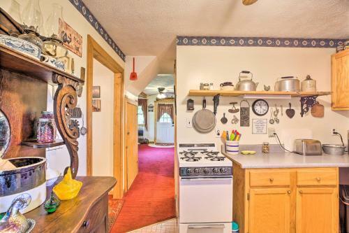 Dog-friendly Cabin Escape With Wraparound Deck!