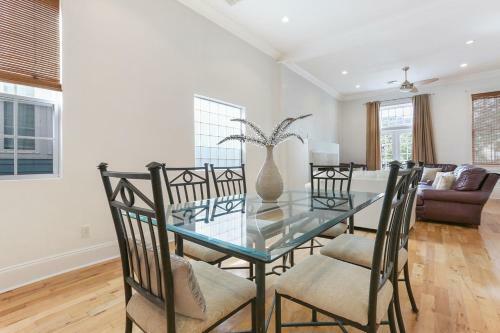 Apartamento Spacious 3br Condo W Pool Steps To St Charles Ave
