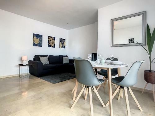 Superb Seafront Apartment Marina Real 305