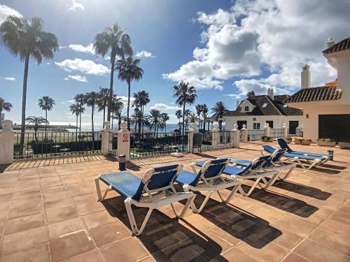 Superb Seafront Apartment Marina Real 305