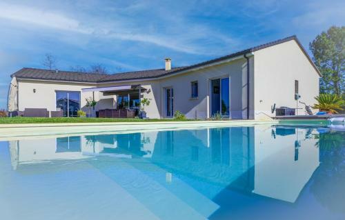 Bungalow Confortable Avec Piscine