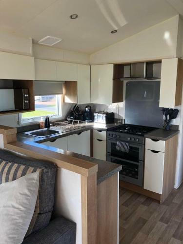 Flosh Caravan, Manor House Park