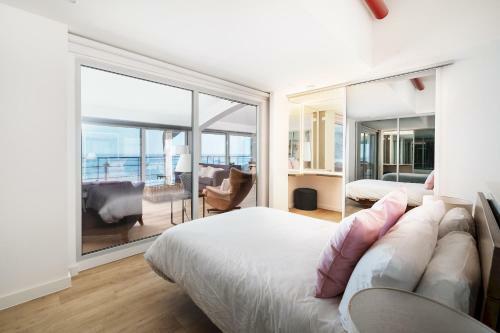 Modern Beach Apartment