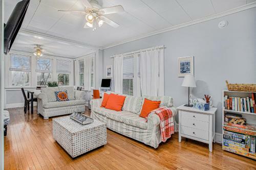 Nantucket Cottage In New Buffalo