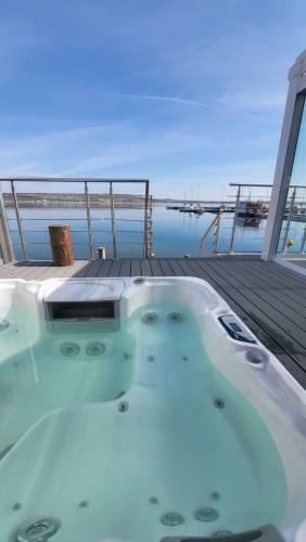 Seehaus Pippa Mit Sauna And Whirlpool Direkt Am See