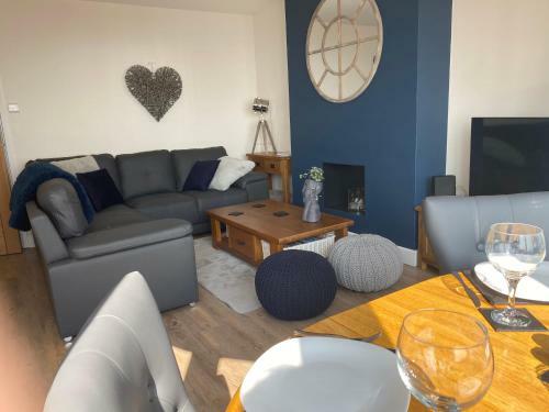 Worthing Beach 180 - Sea View 2 Bed Apartment With Private Parking