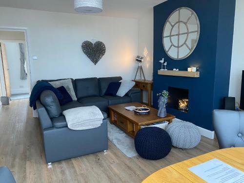 Worthing Beach 180 - Sea View 2 Bed Apartment With Private Parking