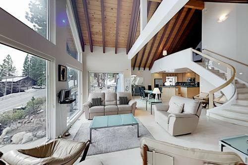 Lake View Escape