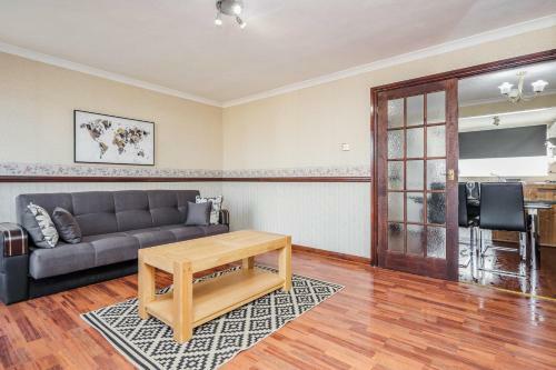 Spacious 3 Bedroom House!free Packing!free Wifi!