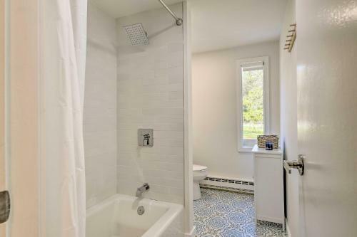 Modern Monticello Home With Hot Tub And Pond