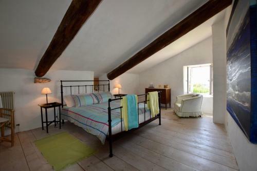 Villa Magnificent Stone Building With View Near Uz�s