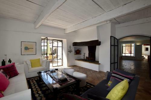 Villa Magnificent Stone Building With View Near Uz�s