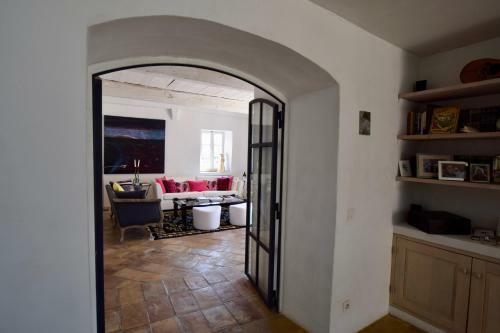Villa Magnificent Stone Building With View Near Uz�s