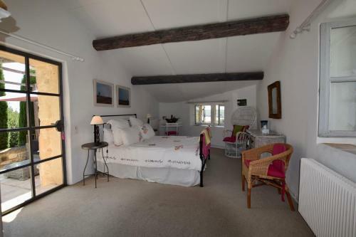Villa Magnificent Stone Building With View Near Uz�s