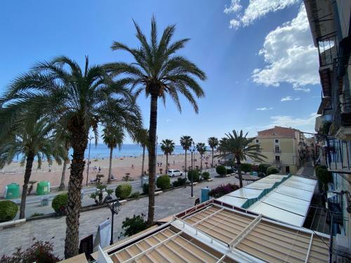 Apartamento Amplio Piso En Primera Linea de Playa. Casco Antiguo