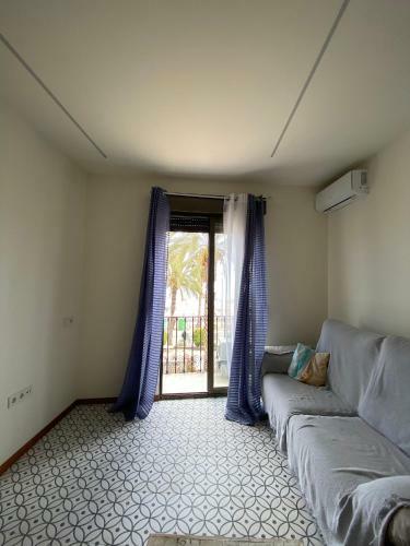 Apartamento Amplio Piso En Primera Linea de Playa. Casco Antiguo