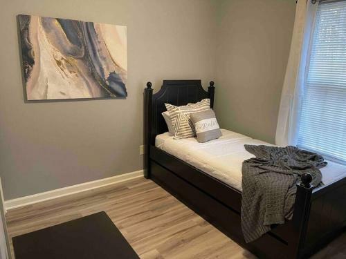Cheerful Cozy 3 Bedroom Home With Free Parking