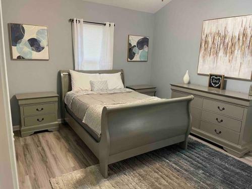 Cheerful Cozy 3 Bedroom Home With Free Parking