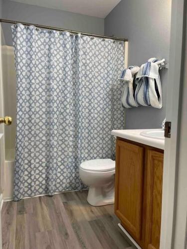 Cheerful Cozy 3 Bedroom Home With Free Parking