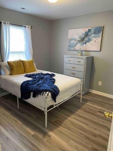 Cheerful Cozy 3 Bedroom Home With Free Parking