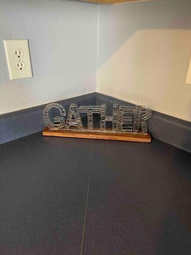 Cheerful Cozy 3 Bedroom Home With Free Parking