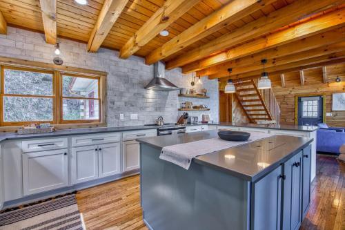 Laurel Lodge